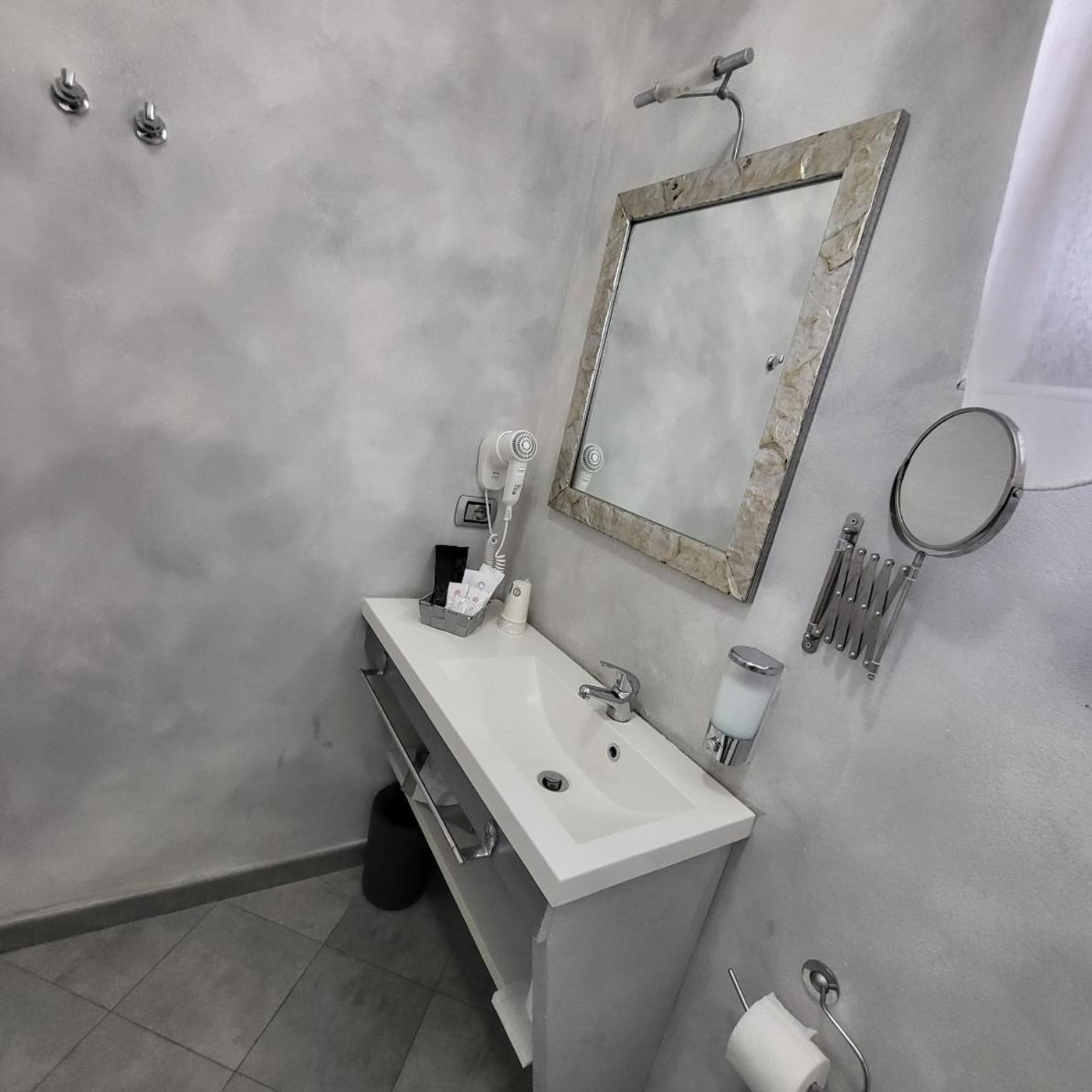 Illuvia 2 Affitta Camere Cornaredo Bagian luar foto