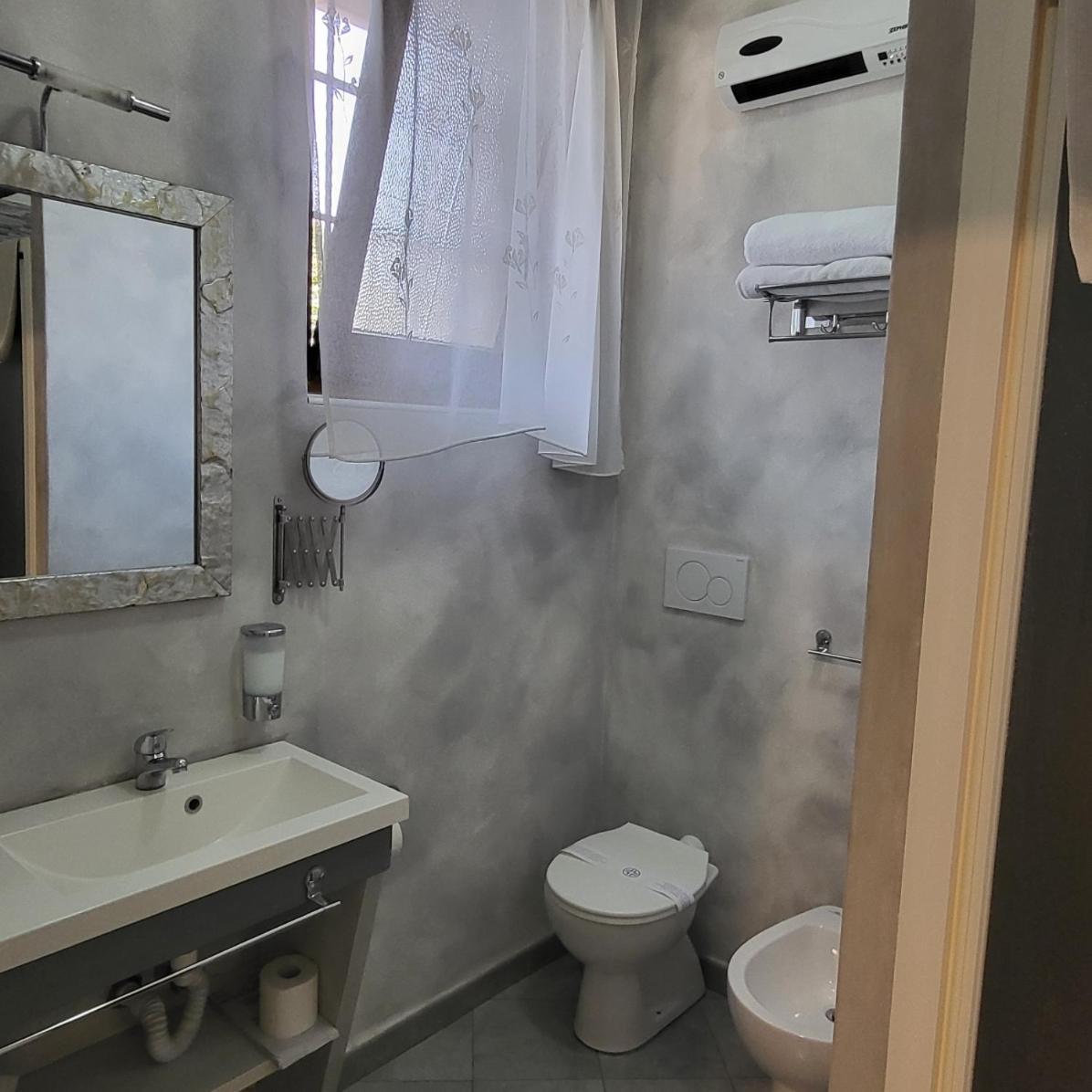 Illuvia 2 Affitta Camere Cornaredo Bagian luar foto